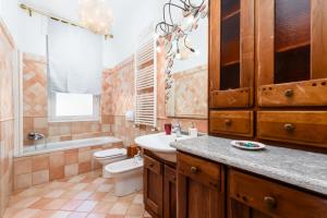 a bathroom with a sink and a toilet and a tub at Natura e Golf con giardino privato in Fiano +46 photos
