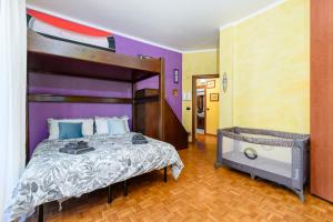 a bedroom with a large bed with purple walls at Natura e Golf con giardino privato in Fiano
