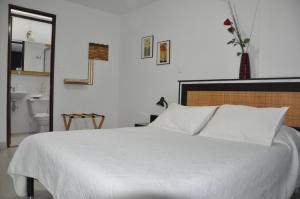 Voodi või voodid majutusasutuse Hotel Meson de las Flores toas