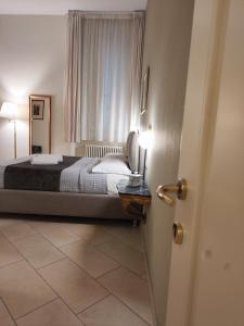 a bedroom with a bed and a window at Maison Rebecca - Superior Suite Apartment in Ravenna