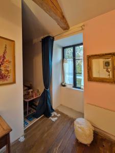 an empty room with a window and a curtain at chambre chez hote familiale 2, 4, 5,6 in Mareuil-sur-Lay