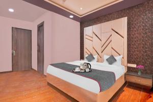 a bedroom with a large bed in a room at Super Collection O Hotel Blueline in Juhi Bari