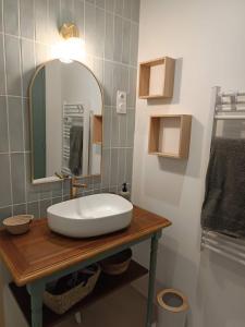 a bathroom with a sink and a mirror at Chambre d'hôtes - Retour à la ferme in Verteillac
