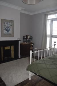 a bedroom with a bed and a window at Gorffwysfa Hideaway Double 1st floor in Pwllheli