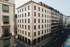 a white building on the side of a street at Hôtel le Square in Geneva