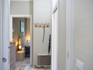 a bathroom with a closet and a bedroom with a bed at Minerva - bilocale indipendente, posto auto e bici in Grado +35 photos