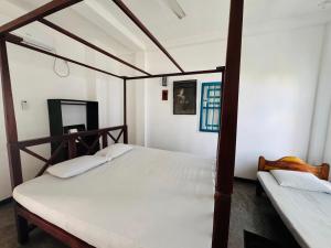 a bedroom with two beds in a room at Hotel Lean at 83 in Ahangama +5 photos