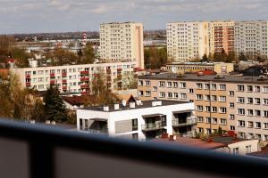 a view of a city with tall buildings at Apartament Centrum z tarasem prywatny parking in Płock