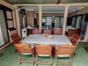 a dining room with a table and chairs at Merensee in Langebaan