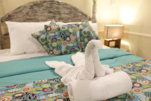 Ein Bett oder Betten in einem Zimmer der Unterkunft Villa Alam Biru Gardenia