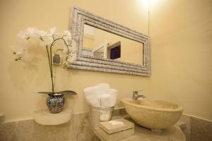 Ein Badezimmer in der Unterkunft Villa Alam Biru Gardenia