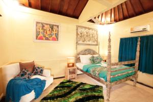 Ein Bett oder Betten in einem Zimmer der Unterkunft Villa Alam Biru Gardenia