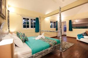 Ein Bett oder Betten in einem Zimmer der Unterkunft Villa Alam Biru Gardenia