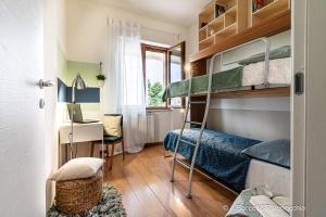 a small room with bunk beds and a desk at Mint House in Vasto
