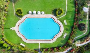 an overhead view of a swimming pool in a park at Gateway Aurangabad - Chhatrapati Sambhaji Nagar in Aurangabad