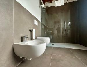 a bathroom with a sink and a toilet and a shower at Agriturismo Ca' Verde in SantʼAmbrogio di Valpolicella +43 photos