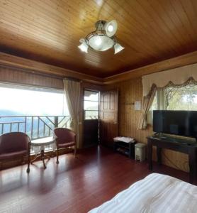 a bedroom with a bed and a flat screen tv at Xiayun in Fuxing +20 photos