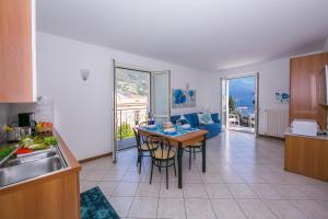 a kitchen and dining room with a table and chairs at Residence Riva del Lario in Gravedona