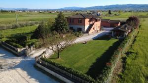 an aerial view of a house next to a river at Villa Giulia apartment Assisi in Castelnuovo