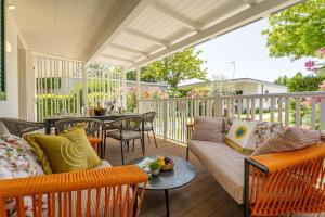 a screened porch with a couch and a table at Club del Sole Stork Family Collection in Giulianova