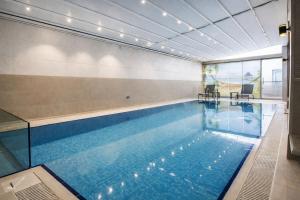 a large swimming pool in a building at Fraser Place Anthill Istanbul in Istanbul