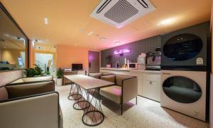 a kitchen with a table and chairs and a counter at 신촌 APL Hotel in Seoul