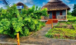 a small house with a thatched roof at Ewafe Safari Lodge-Murchison in Wanseko