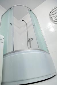 Ένα μπάνιο στο Люкс с 2-мя спальнями в ЦЕНТРЕ