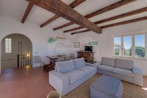 a living room with a couch and a table at Casa Bianca - Goelba in Pomonte