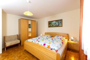 a bedroom with a bed and a chair at Haus Heidi mit Balkon in Moosbach