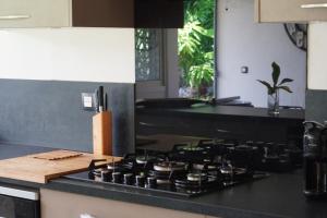 a kitchen with a stove top in a kitchen at Kaz KAFE in Mamoudzou