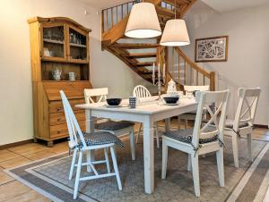 a dining room with a table and chairs at Ferienhaus Swanen Hus in Nordstrand