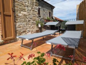 two ping pong tables on a patio at B&B il Tartufo in Sozzi