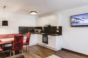 A kitchen or kitchenette at A Casa Juwel Apartment