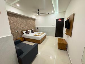 a bedroom with a bed and a tv in a room at Hotel Kalp Rooms in Vyāra