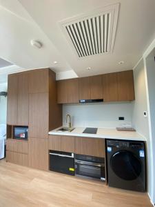 a kitchen with a washer and a sink and a dishwasher at Lionheart Roslyn Suite 2 in Nuku‘alofa