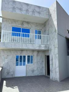 a house with a balcony on top of it at Hotel Pirâmide in Igreja