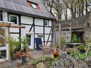 a house with solar panels on the roof at Ferienwohnung Hamm Rhynern im alten Bauernhaus 1870 in Hamm