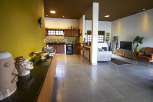 a large living room with a kitchen and a living room at Vila_da_Montanha in Gravatá