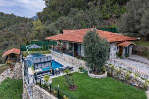 an aerial view of a house with a swimming pool at Villa Skylight Göcek Fethiye in Fethiye