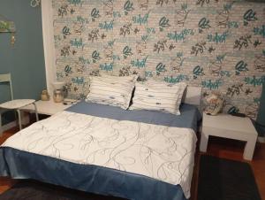 a bedroom with a bed with a floral wallpaper at Villa Magnet in Lozenets +25 photos