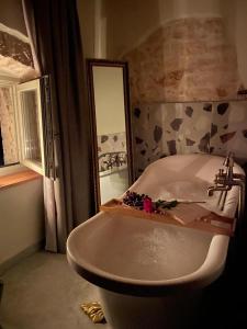 a bathroom with a bath tub and a mirror at Casa Morosina in Svetvinčenat