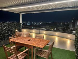 Balcó o terrassa a APT-Large Private Terrace - Sleeps 6 - Close to Bari Airport - Spacious and Relaxing-DDN House 17 fotos més