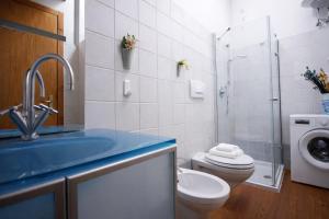 a bathroom with a sink and a toilet and a shower at LA PULCE INNEVATA - Mansarda a due passi dal cielo - Dolomiti Affitti in Passo Rolle