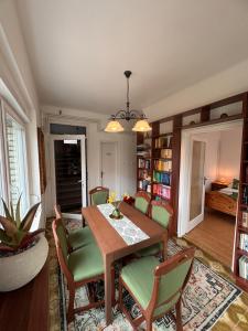 a dining room with a table and chairs at Keltafok Apartman, Balatonföldvár in Balatonföldvár