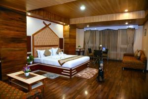a hotel room with a large bed and a desk at Anutri Hotels & Resorts in Jāmb +74 photos