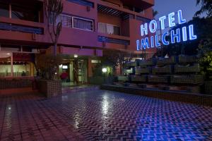 Bazén v ubytování Hotel Le Grand Imilchil nebo v jeho okolí