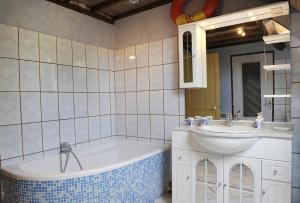 a bathroom with a tub and a sink at Entre seine et canal in Méry-sur-Seine +13 photos