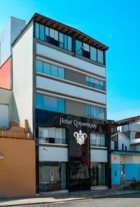 a building with a hitech company sign on it at Hotel Convencion in Trujillo