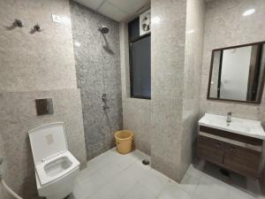 a bathroom with a toilet and a sink at Hotel Hilson in New Delhi +12 photos